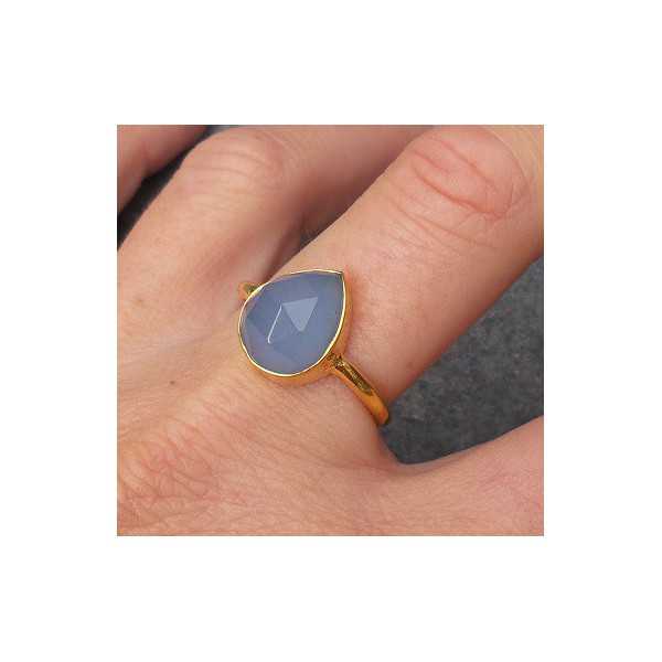 Vergoldet ring mit oval facettierten blauen Chalcedon 18 mm