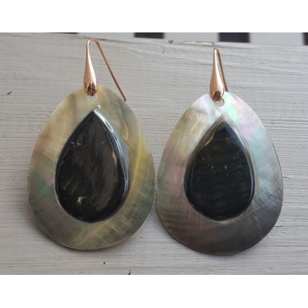 Earrings with large drop -shaped shell