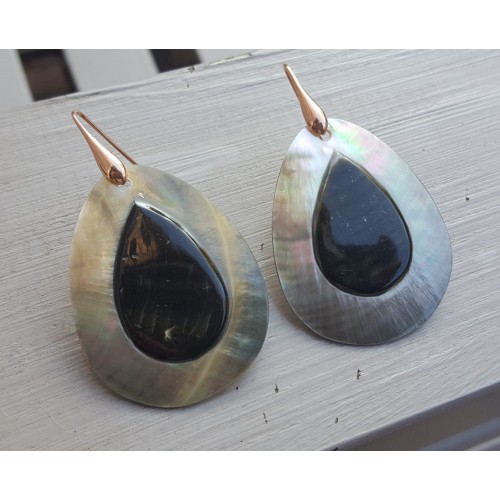 Earrings with large drop -shaped shell