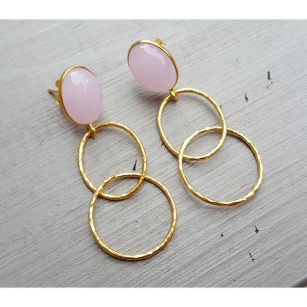 Vergoldete Ohrringe mit rosa Chalcedon und gold Ringe