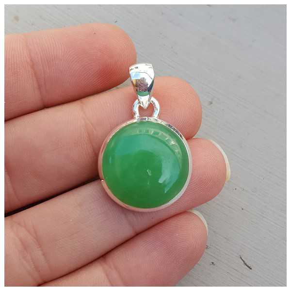 Silver pendant set with round Chrysoprase