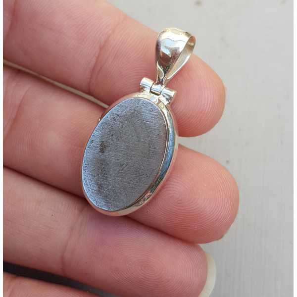 Silver pendant set with oval Gibeon Meteorite