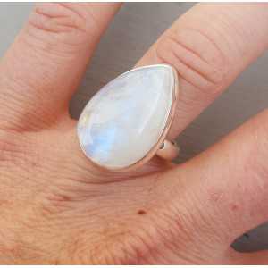 Zilveren ring met druppelvormige cabochon Maansteen 17.5 mm