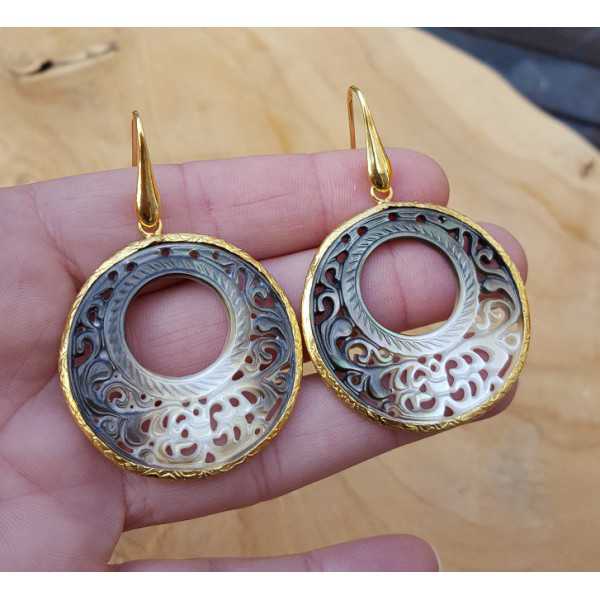 Gold plated earrings with round cut out shell
