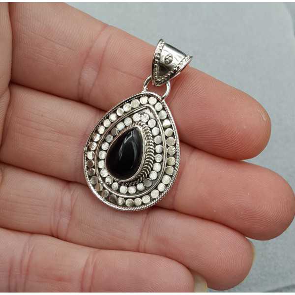 Silver pendant set with a teardrop Onyx