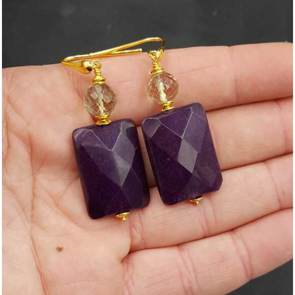 Vergoldete Ohrringe mit grünem Amethyst und lila Jade