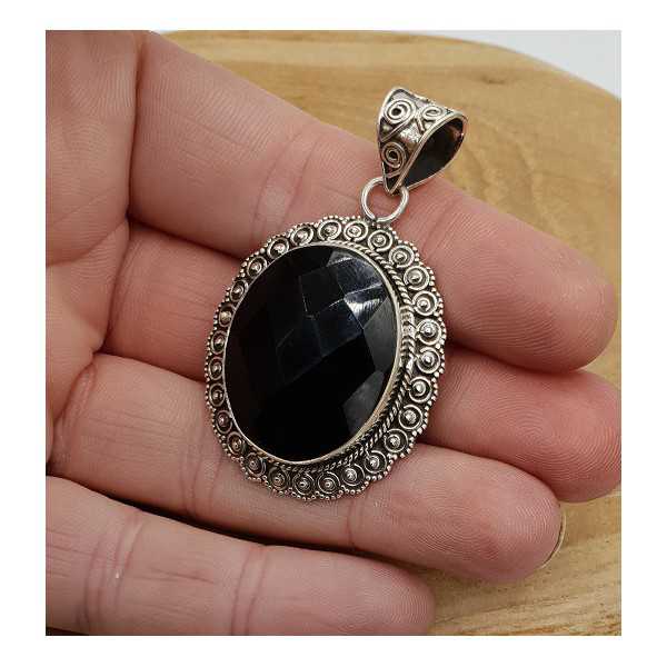 Silver pendant with oval facet black Onyx in the edited setting