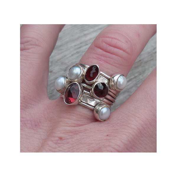Silver rings set with Garnet and Pearls 15.7 mm