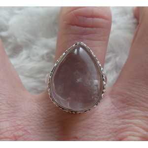 Zilveren ring gezet met druppelvorm cabochon Rozenkwarts 17.5 mm