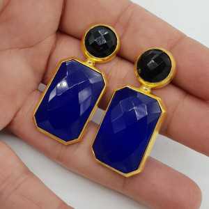 Vergoldete Ohrringe mit schwarzem Onyx und Chalcedon blau