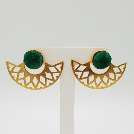 The gold-plated fan drop earrings with raw green Agate stone