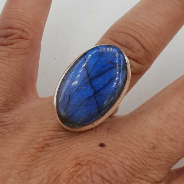 Zilveren ring gezet met ovale cabochon Labradoriet 17 mm