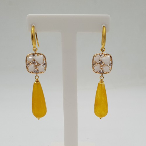 Gilded earrings with yellow jade drop