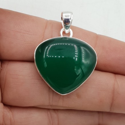 925 Sterling silver pendant set with green Onyx