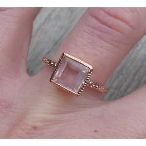 Vergoldeter ring mit einem quadratisch facettierten Rosenquarz-17.3 mm