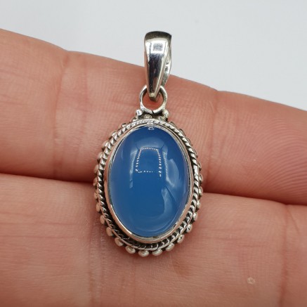 925 Sterling silver pendant with oval chalcedone