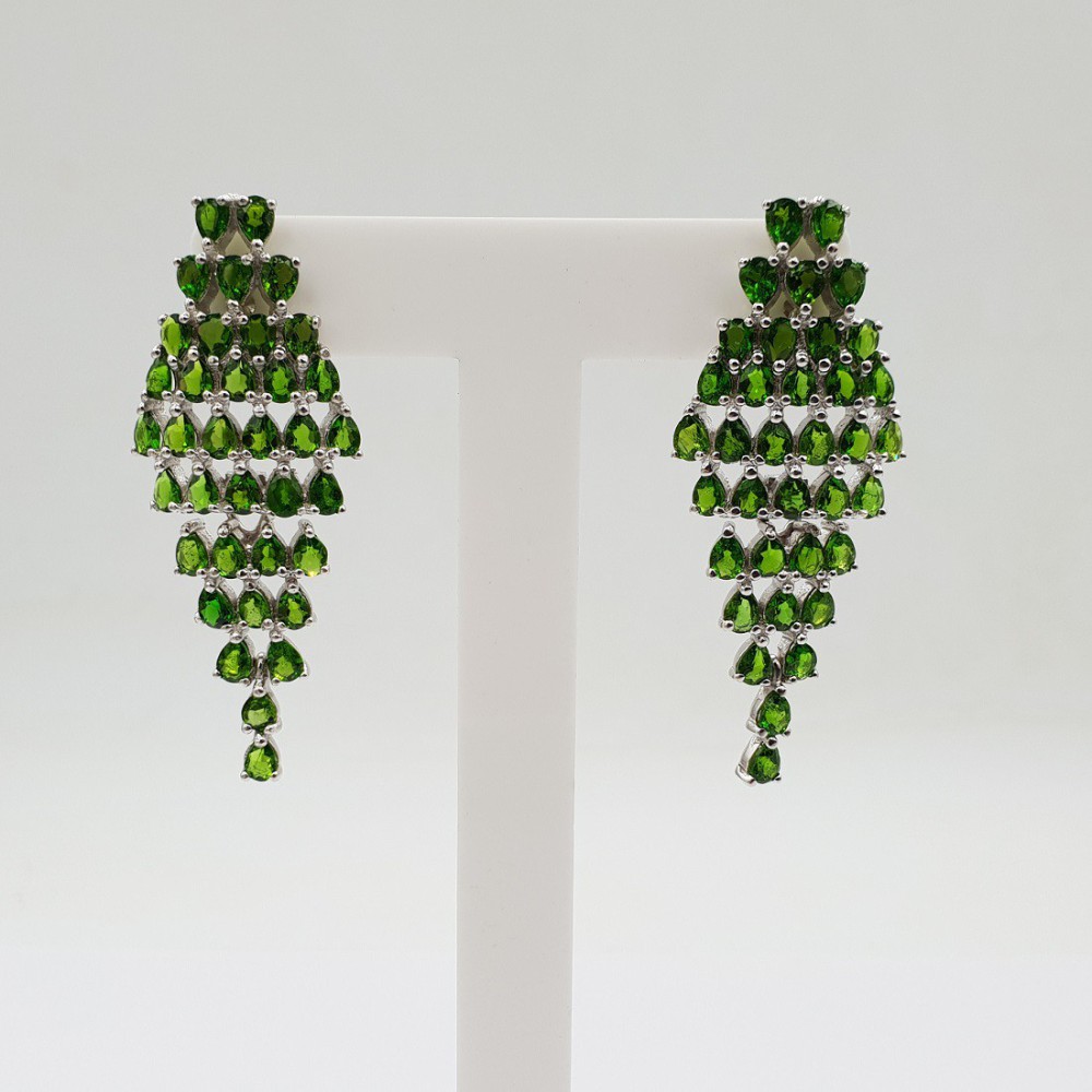 925 Sterling silver earrings with tsaviet green grenade