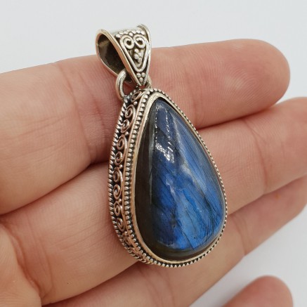 Silver pendant drop -shaped Cabochon Labradorite in edited setting