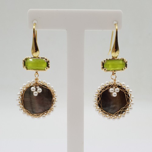 Gilded earrings with mother -of -pearl and green cat eye