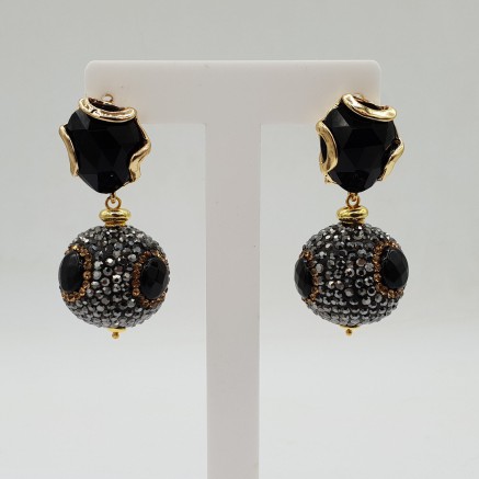 Gilded earrings full of crystals and black cat eye