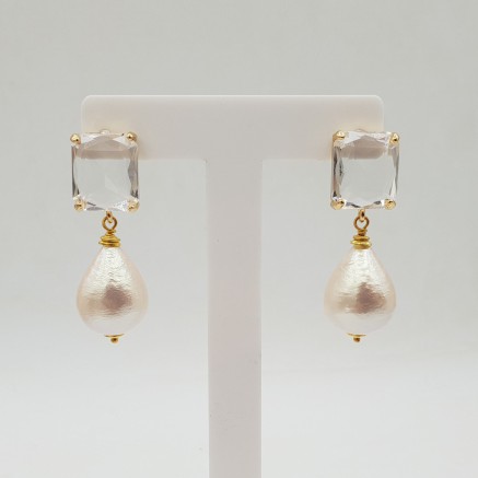 Gilded earrings with cotton pearl and white crystal