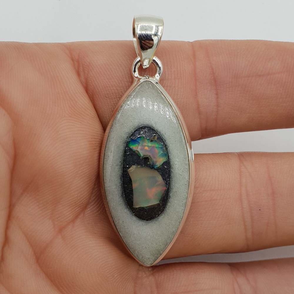 925 Sterling Silver Pendant Ethiopian Opaal in Quartz