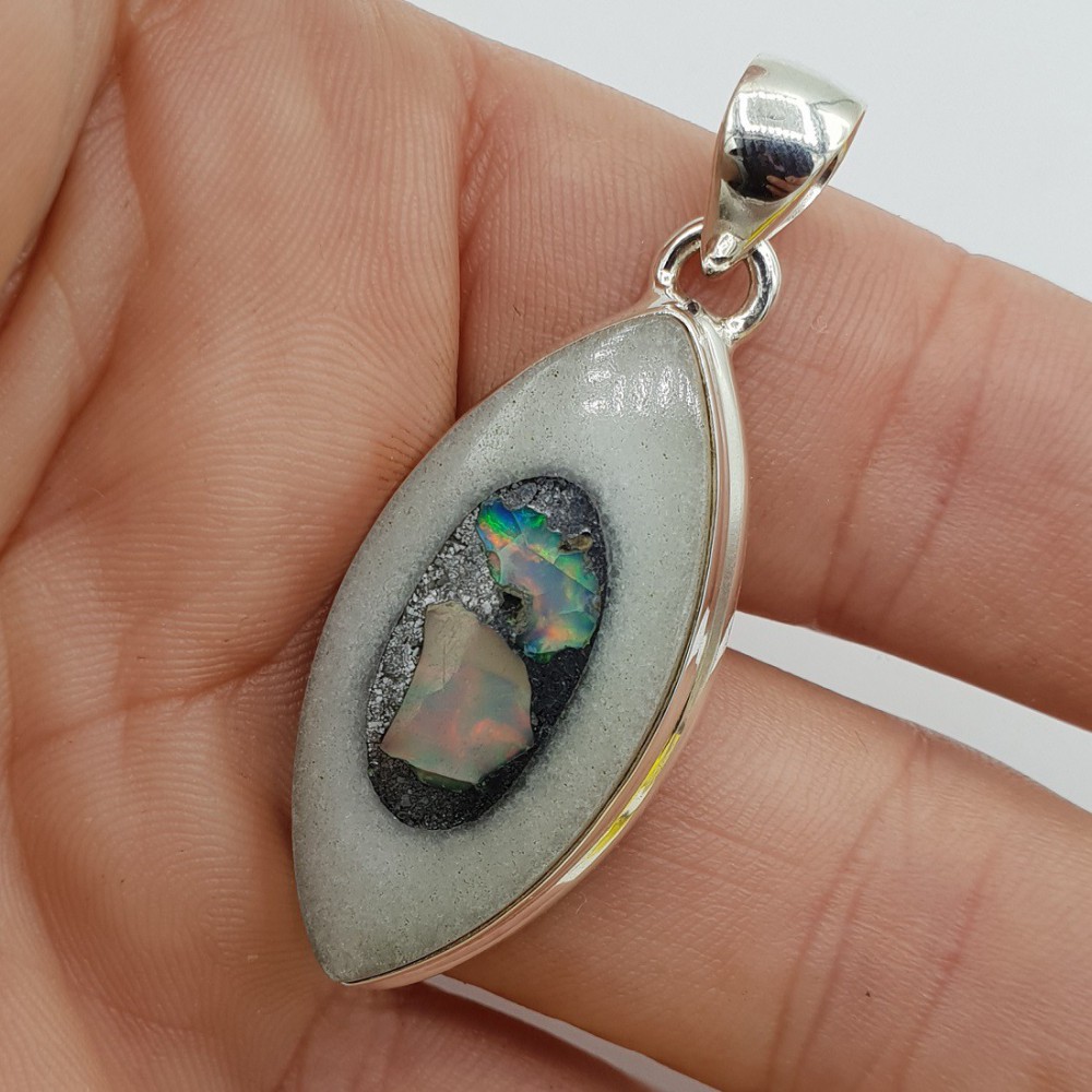 925 Sterling Silver Pendant Ethiopian Opaal in Quartz