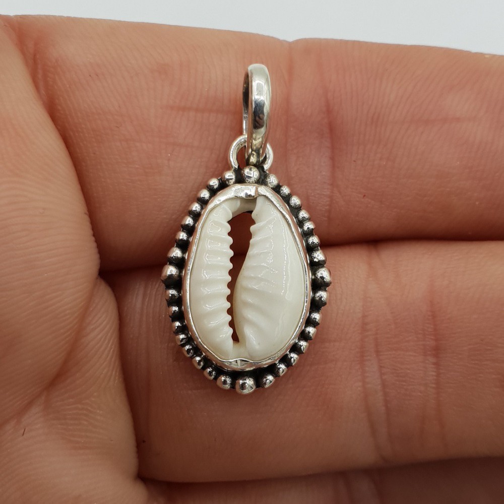 925 Sterling Silver Pendant set with Cowrie Schelp 02