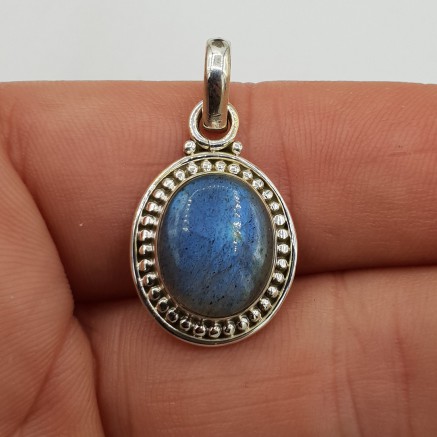 925 Sterling silver pendant with oval labradorite