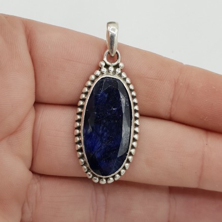 925 Sterling silver pendant with a narrow sapphire