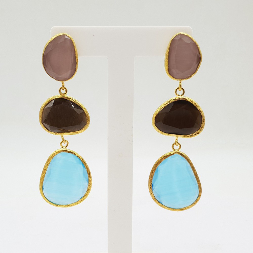 Gilded earrings set with cat eye