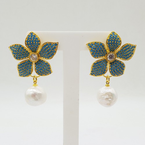 Gilded earrings floured with turquoise blue crystals