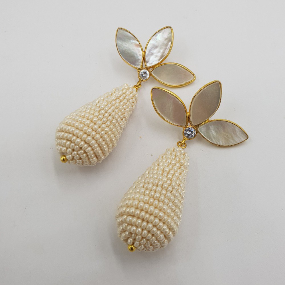 Gilded earrings with glass beads drop and mother -of -pearl