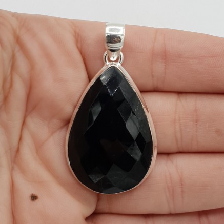 Silver pendant set with drop shape facet onyx