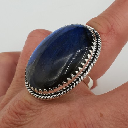 925 Sterling Zilveren Ring set with Labradorite.  Ring Size: adjustable length head: 4 cm