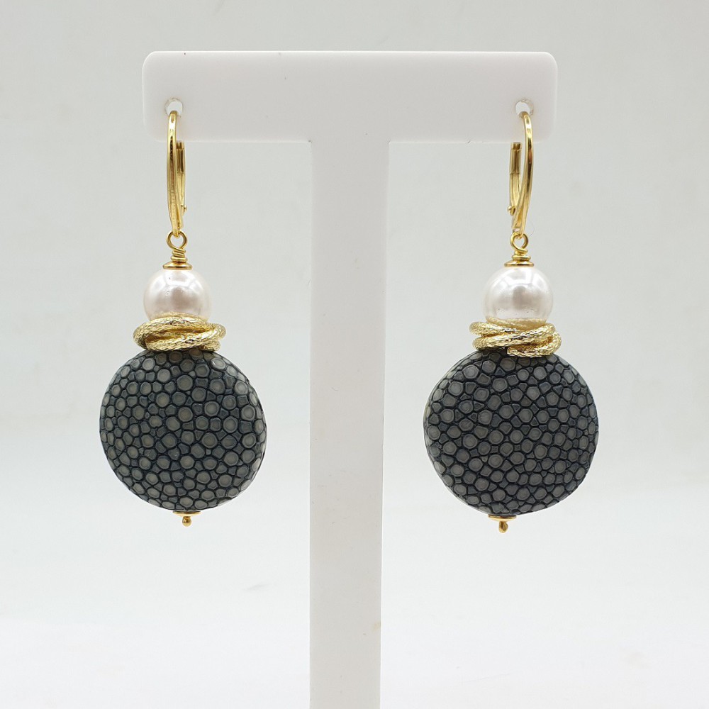 Gilded earrings with gray rays and pearl