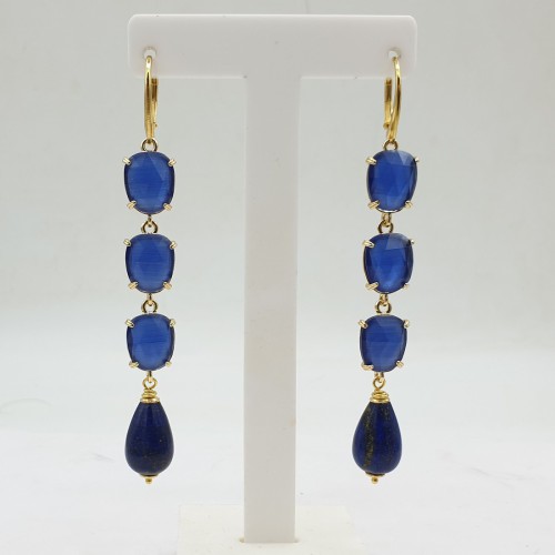 Gilded earrings with cat eye and lapis lazuli