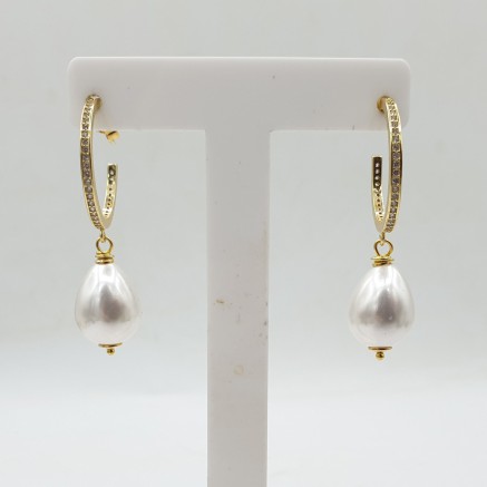 Gilded earrings with pearl and zirconia