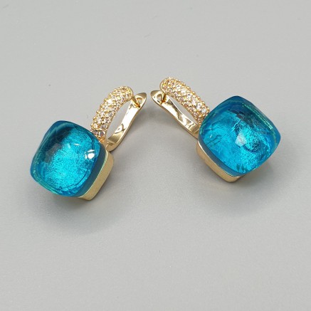 Gilded earrings square blue crystal