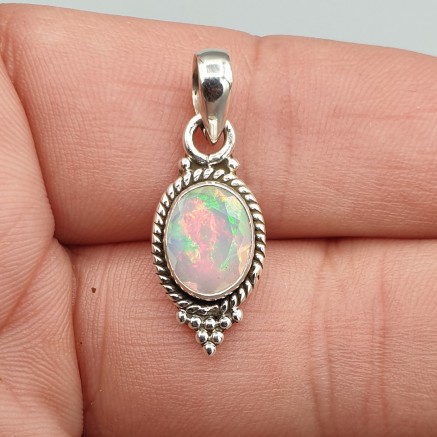 925 Sterling silver pendant with oval Ethiopian opal