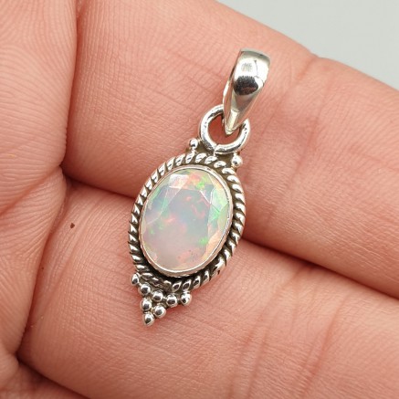 925 Sterlingsilberanhänger mit ovalem äthiopischem Opal