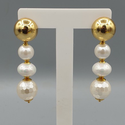 Gilded earrings with pearls and mother -of -pearl