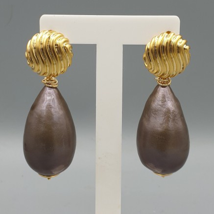 Gilded earrings with large brown cotton pearl