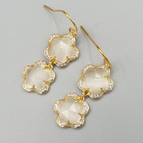 Gold -in earrings of white cat eye clovers