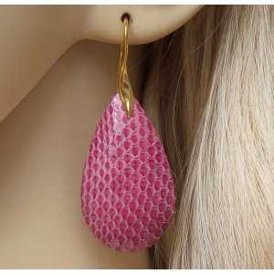Vergoldete Ohrringe mit Tropfen pink aus Schlangenleder