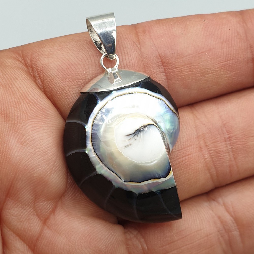 925 Sterling silver pendant with black Nautilus shell