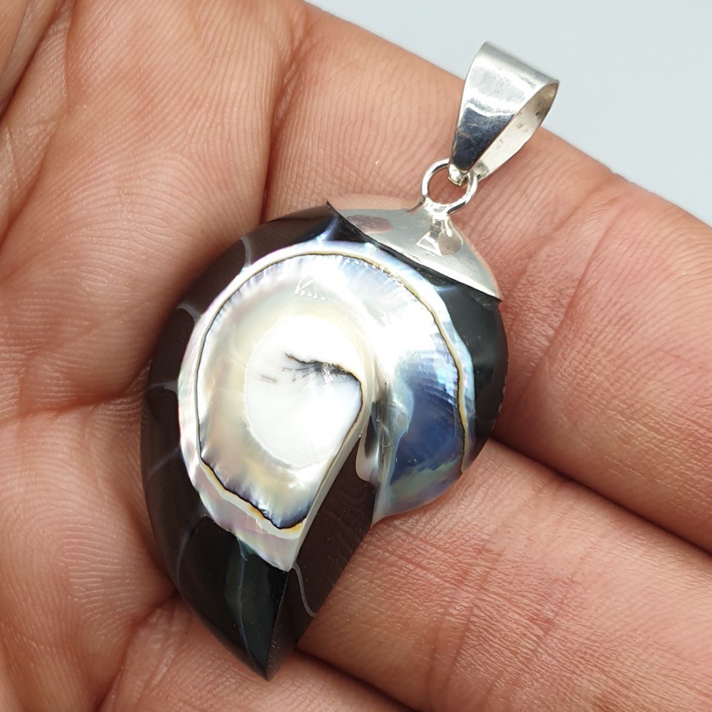 925 Sterling silver pendant with black Nautilus shell