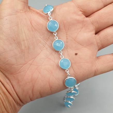 Silver necklace rounded around with round facet blue chalcedone