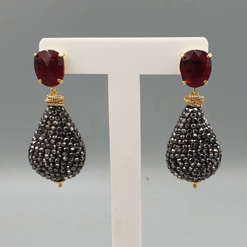 Gilded earrings of markasite and red crystal