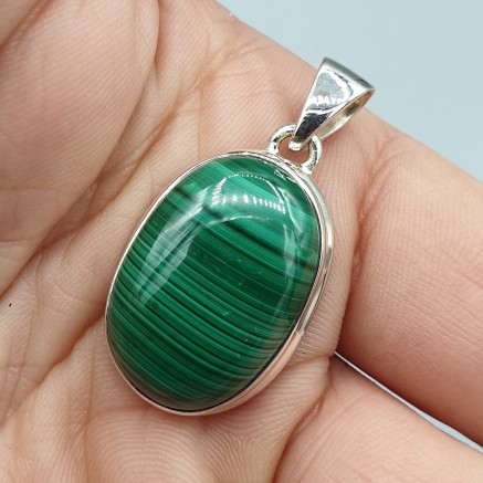 925 Sterling silver pendant with oval malachite